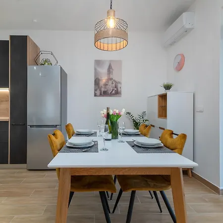 Antica No.3 Apartment